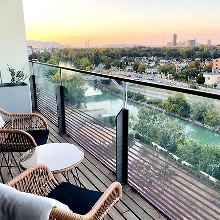 Sunrise Above Sky With Rooftop Pool Wien Eksteriør billede