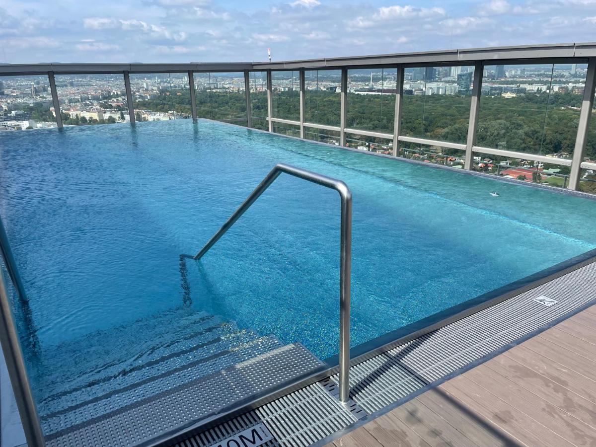 Sunrise Above Sky With Rooftop Pool Wien Eksteriør billede