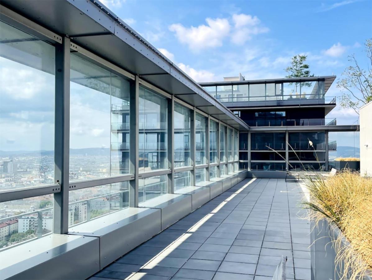 Sunrise Above Sky With Rooftop Pool Wien Eksteriør billede