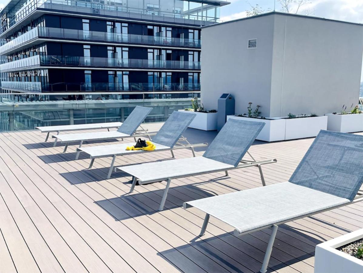 Sunrise Above Sky With Rooftop Pool Wien Eksteriør billede