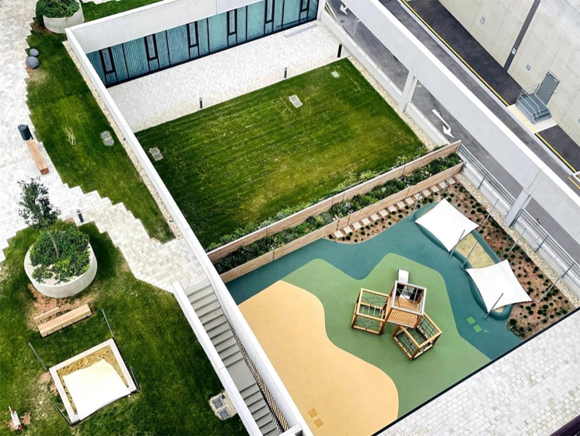 Sunrise Above Sky With Rooftop Pool Wien Eksteriør billede